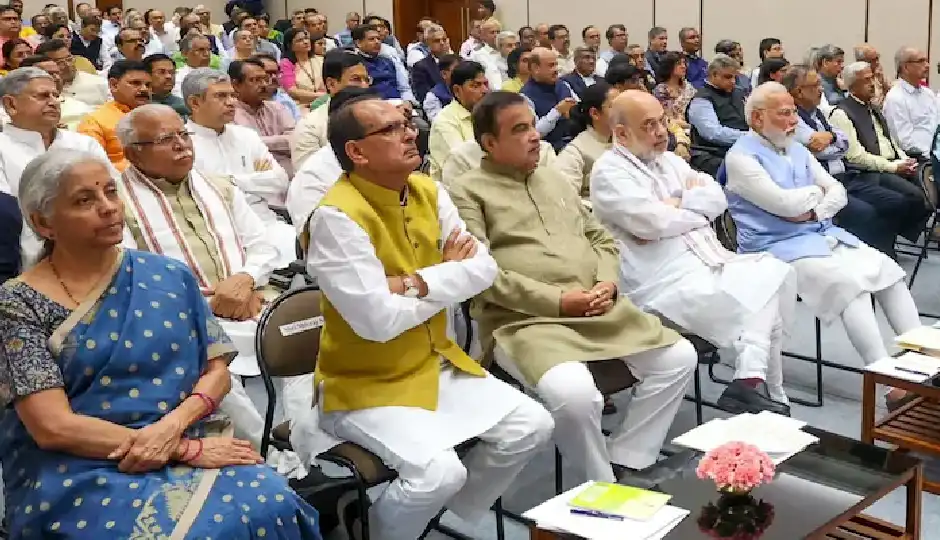 PM मोदी की लंबी कैबिनेट बैठक के बाद बड़े बदलाव के संकेत, मंत्रियों को मिले कई अहम निर्देश