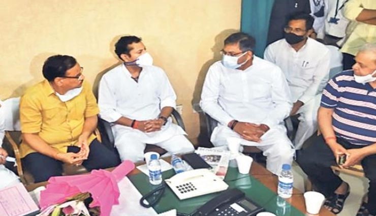 मुख्यमंत्री अशोक गहलोत के स्वास्थ्य की जानकारी लेने SMS पहुंचे भाजपा नेता, शीघ्र स्वस्थ होने की कामना