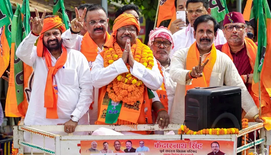 पीएम मोदी की काशी में बीजेपी को दूसरा झटका, केदारनाथ सिंह ने मानी हार; स्नातक एमएलसी सीट पर आशुतोष सिन्हा की बढ़त