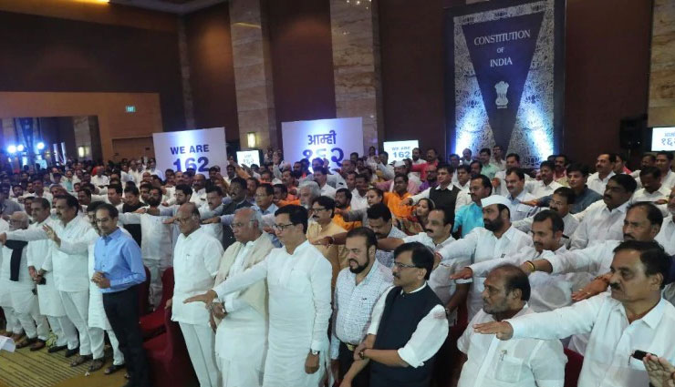 शिवसेना-NCP-कांग्रेस विधायकों की परेड पर BJP ने कसा तंज, आदित्य ठाकरे को लेकर भी कही ये बात... 