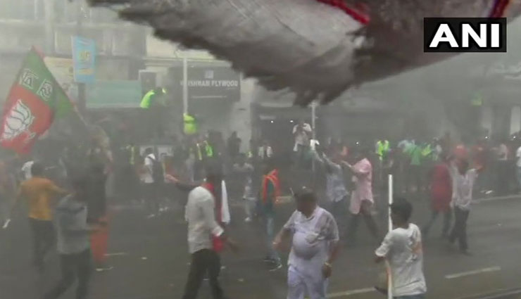 पश्चिम बंगाल में बवालः BJP के मार्च पर पुलिस का लाठीचार्ज, छोड़े गए आंसू गैस के गोले 