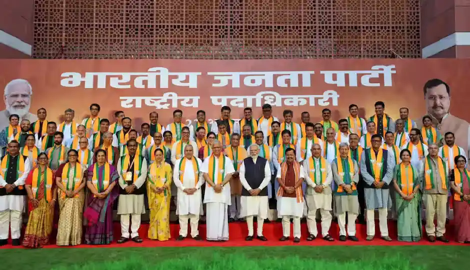 बीजेपी की नई संगठनात्मक टीम से मिले पीएम मोदी, युवाओं से संवाद बढ़ाने पर जोर