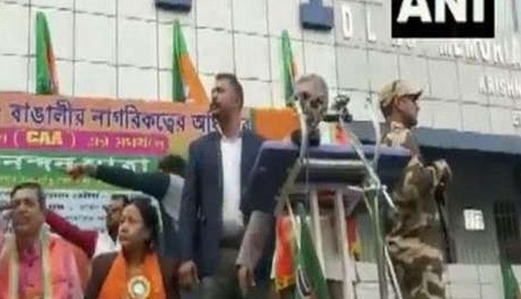पश्चिम बंगाल:  BJP प्रदेश अध्यक्ष बीच सड़क पर कर रहे थे रैली,   एंबुलेंस का भी रोका रास्ता, देखे वीडियो
