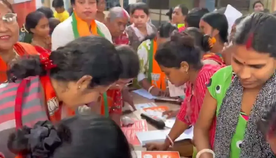पश्चिम बंगाल चुनाव से पहले BJP का बड़ा दांव, महिलाओं को हर महीने 3000 रुपए देने के वादे के तहत फॉर्म भरवाना किया शुरू