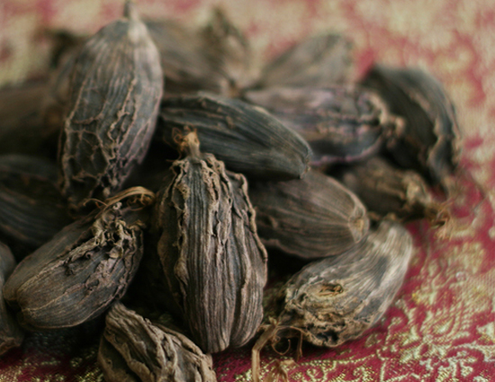 4 Amazing Benefits of Black Cardmom