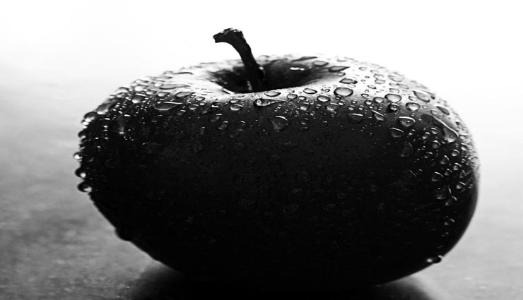 यहाँ उगते है अनोखे काले सेव, शायद ही कभी देखें होंगे आपने