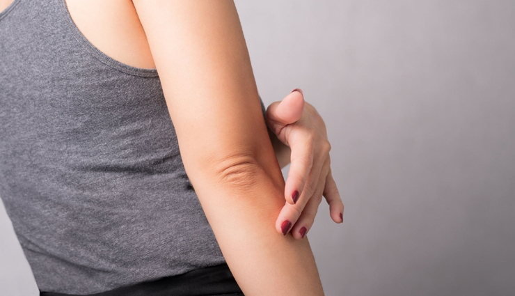 कोहनी का कालापन बनता हैं शर्मिंदगी का कारण, दूर करने के लिए आजमाए ये 6 तरीके