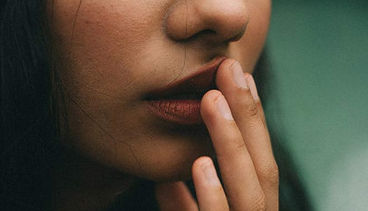 आपकी ये 5 बुरी आदतें होठों को बना सकती है काला, इन बातों का ध्यान रखना बेहद जरुरी