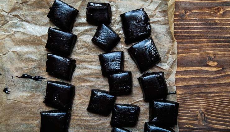 intimate,intimacy,love,food to avoid during intimacy,black liquorice,cheese,Chocolate,hot dogs,french fries