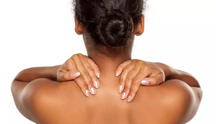 गर्दन के कालेपन की वजह से होना पड़ सकता है शर्मिंदा, ये घरेलू उपाय दूर करेंगे आपकी दुविधा 