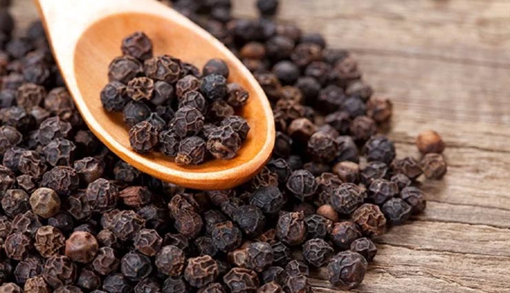 काली मिर्च के ये 4 टोटके बनाएंगे सारे बिगड़े काम, जानें और आजमाए