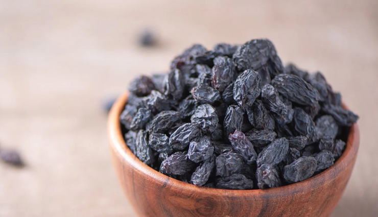 5 Proven Health Benefits of Black Raisins
