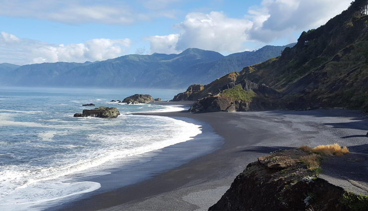 black sand beaches,black sand beaches to visit,10 black sand beaches,black sands beach in whitethorn,ficogrande in stromboli,perissa beach in paralia,santorini,stokksnes beach in iceland,miho beach in shimizu,punaluu beach on the big island of hawaii,anse chastanet in saint lucia,kamari beach in santorini,greece,papenoo beach in papenoo,tahiti,reynisfjara in vík í mýrdal,travel,holidays,travel guide