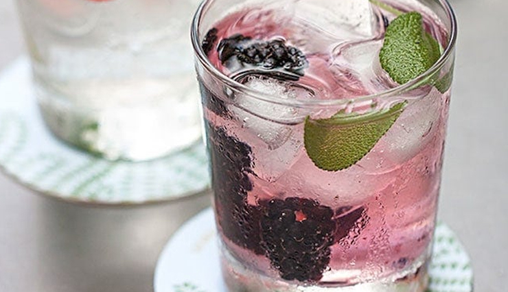 infused water,flavored water,hydration drinks,infused water recipes,healthy drinks,fruit infused water,herb infused water,summer drinks,detox water,spa water,low calorie drinks,natural drinks,refreshing drinks,non-alcoholic drinks,homemade infused water,vitamin water,water with fruit and herbs,cool drinks,weight loss drinks,healthy hydration