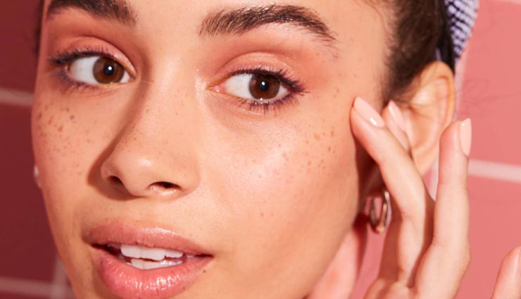 ब्लैकहेड्स घटा रहे चहरे की ख़ूबसूरती, ये 5 उपाय लौटाएँगे आपका निखार