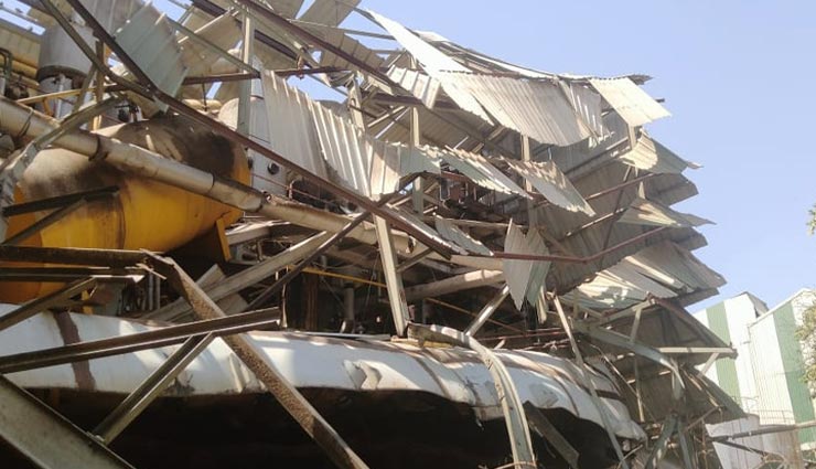 जयपुर : ऑयल प्लांट में ​​​अचानक हुआ विस्फोट, ढहा लोहे का शेड, 15 मजदूर घायल