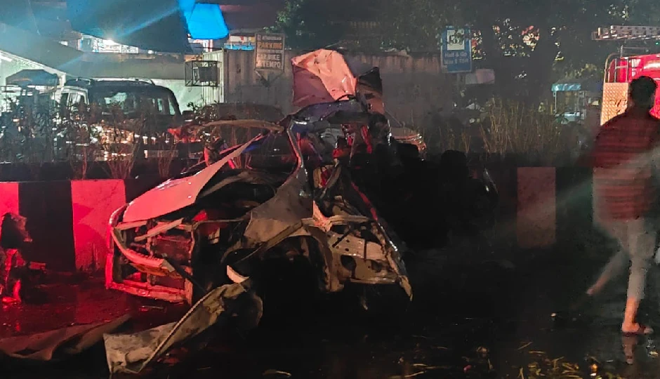 delhi blast,red fort explosion,metro glass broken,vehicles burned,delhi car blast,casualties in delhi blast,forensic team delhi,emergency response delhi,red fort blast news,delhi fire department response,delhi accident today,delhi metro explosion,delhi high alert blast