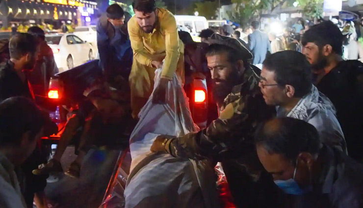 काबुल एयरपोर्ट के बाहर लगातार दो आत्मघाती धमाके, 40 लोगों की मौत,  120 घायल; भारत-अमेरिका को ISIS पर शक
