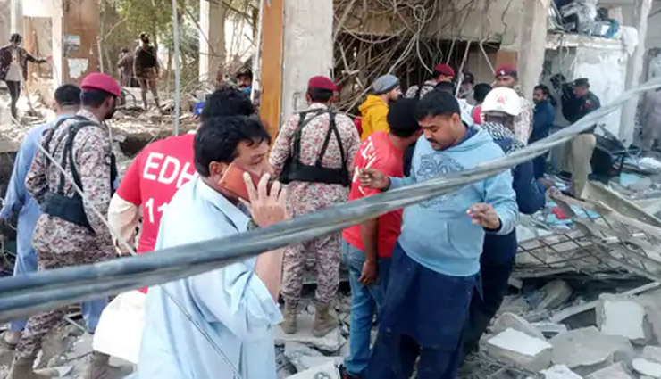 पाकिस्तान के कराची शहर में नाले में हुआ धमाका, 14 की मौत, 13 लोग बुरी तरह जख्मी; रेस्क्यू ऑपरेशन जारी blast,pakistan,karachi,blast in karachi,blast in pakistan,sher shah paracha chowk,blast in sher shah paracha chowk