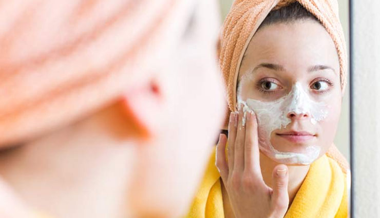 ब्लीच की जलन का डर बन रहा ख़ूबसूरती में बाधा, मिनटों में दूर करें इन उपायों से 