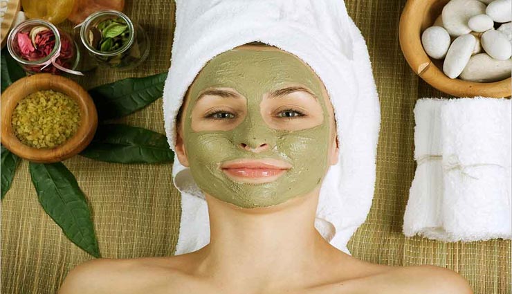 भूलकर भी न करें ब्लीच से जुड़ी ये गलतियां, निखार की जगह स्किन को होगा नुकसान