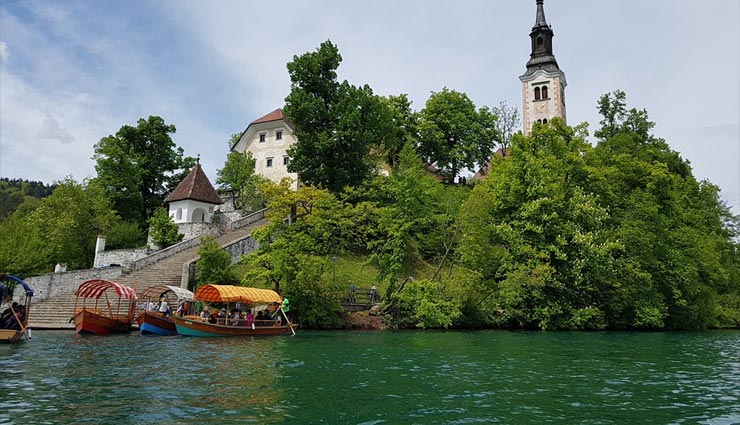 beautiful places in the world,best torist places in world,adventure places,tourist,travel,travel guide,tourism,holidays