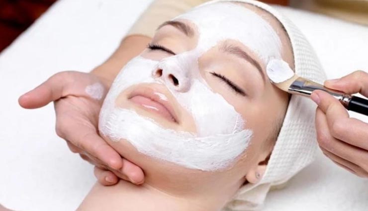 घर पर ही करने जा रहे हैं ब्लीच, इस्तेमाल करते वक्त बरते ये सावधानियां