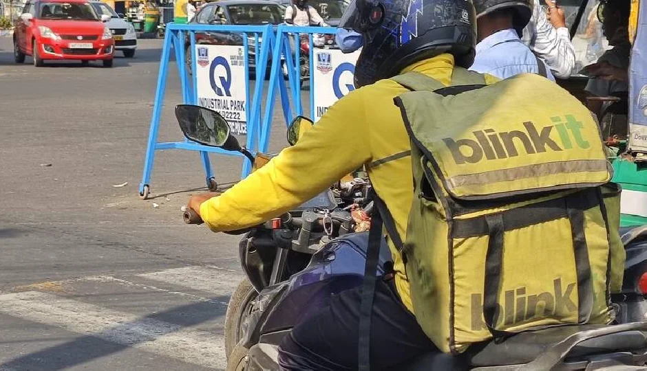10 मिनट डिलीवरी पर लगा ब्रेक, ब्लिंकिट ने बदली रणनीति; जोमैटो-स्विगी भी हटाएंगे फीचर
