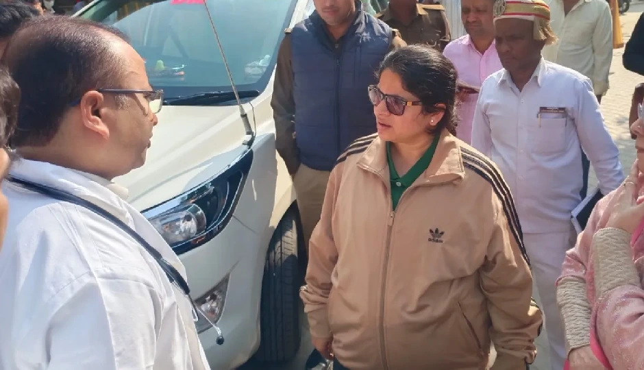 बीएलओ की ड्यूटी के दबाव में शिक्षक ने निगला ज़हर, हालत नाज़ुक; प्रशासन मौन