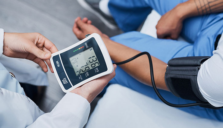 हाई ब्लड प्रेशर के मरीज ना करें इन चीजों का सेवन, करते हैं जहर का काम 