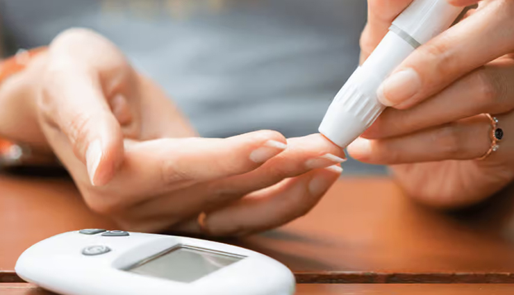 पोषक तत्वों से भरपूर अखरोट हैं एक सुपरफूड, सेहत को मिलते हैं ये गजब के फायदे health benefits of walnuts,nutritional value of walnuts,how walnuts improve health,benefits of eating walnuts daily,role of walnuts in disease prevention,healthy fats in walnuts,antioxidants in walnuts,benefits of walnuts for heart health,walnuts for brain health and cognition,incorporating walnuts into a healthy diet