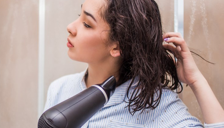 glass hair trend,achieving glass hair,glass hair tutorial,sleek hair styling,hair maintenance tips,straightening hair techniques,heat protectant products,blow drying methods,hair sectioning,hair straightener tips,flat iron techniques,glossy hair finish,shine serum application,hair oil for shine,frizz control tips,hair styling for elegance,celebrity hair trends,influencer hairstyles,haircare routine,professional hair styling