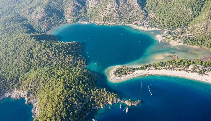 beautiful beaches in the world,beautiful beaches,railay beach thailand,horseshoe bay bermuda,boracay white beach philippines,sabah malaysia,whitehaven beach australia,unawatuna sri lanka,ruby beach washington,blue lagoon,travel,holidays,travel guide