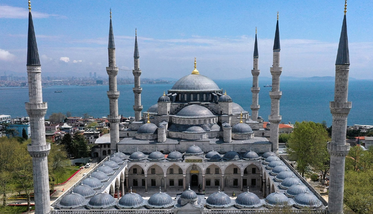 gorgeous mosques around the world,top 10 beautiful mosques to visit,breathtaking islamic architecture,iconic mosques with stunning designs,world most stunning places of worship,must-see magnificent mosques,exquisite architectural marvels: mosques,visually stunning islamic mosques,beautifully designed global mosques,aesthetic wonders: 10 stunning mosques