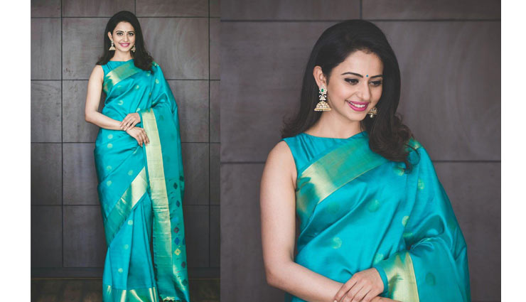 रकुल प्रीत का साड़ी लुक बनाएगा आपको सेक्सी, डालें एक नजर rakul preet,saree. rakul preet saree look. sexy rakul preet,fashion,fashion trends