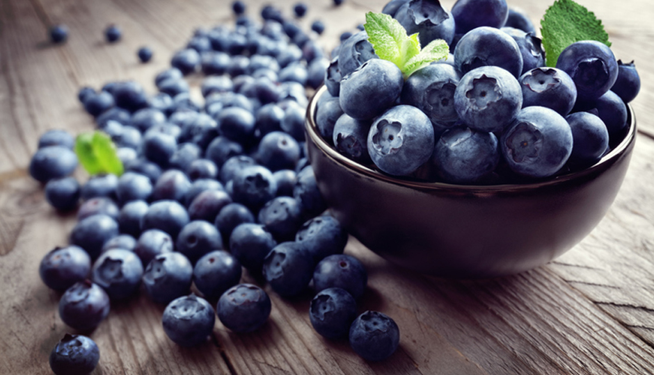 11 Amazing Benefits of Blueberry for Skin and Hair