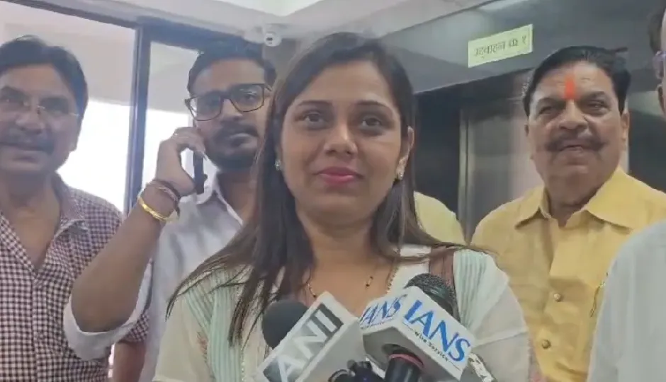 शिवसेना UBT की लापता नगर सेविका वापस लौटीं, बोलीं—मंदिर दर्शन के लिए गई थी, पार्टी के निर्देश पर फोन किया बंद