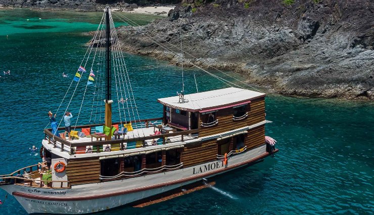 phuket family travel,family-friendly resorts phuket,phuket with kids,phuket travel guide,thailand family holidays,phuket beaches for families,koh lanta with kids,family vacation thailand,phuket accommodation family,best family resorts phuket