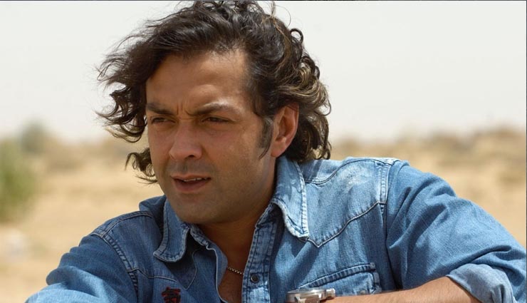 बॉलीवुड सेलिब्रिटीज कि अजीब आदतें bollywood celebrities funny habbits,john abrahim,Kareena Kapoor Khan,bobby deol,urmila matondkar,kunal kapoor,rani mukherjee