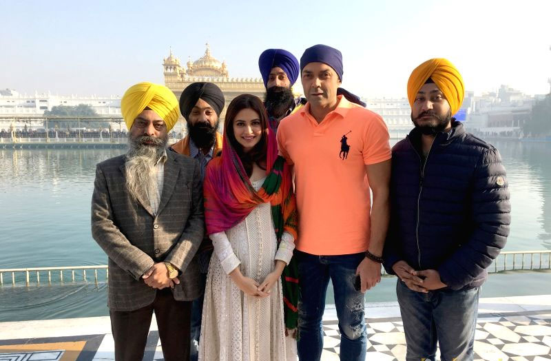 kriti kharbanda,bobby deol,yamla pagla deewana 3,dharmendra,golden temple,bollywood,bollywood gossips