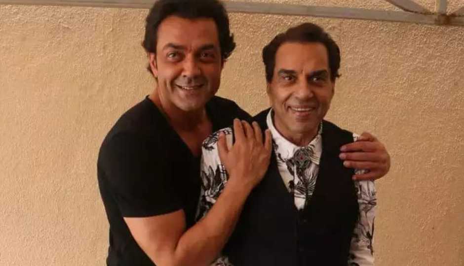 2 News : बॉबी ने बताया फार्म हाउस पर कौन रहता है धर्मेंद्र के साथ, अपने दोनों बेटों के करिअर को लेकर बोले ऐसा 2 News : बॉबी ने बताया फार्म हाउस पर कौन रहता है धर्मेंद्र के साथ, अपने दोनों बेटों के करिअर को लेकर बोले ऐसा