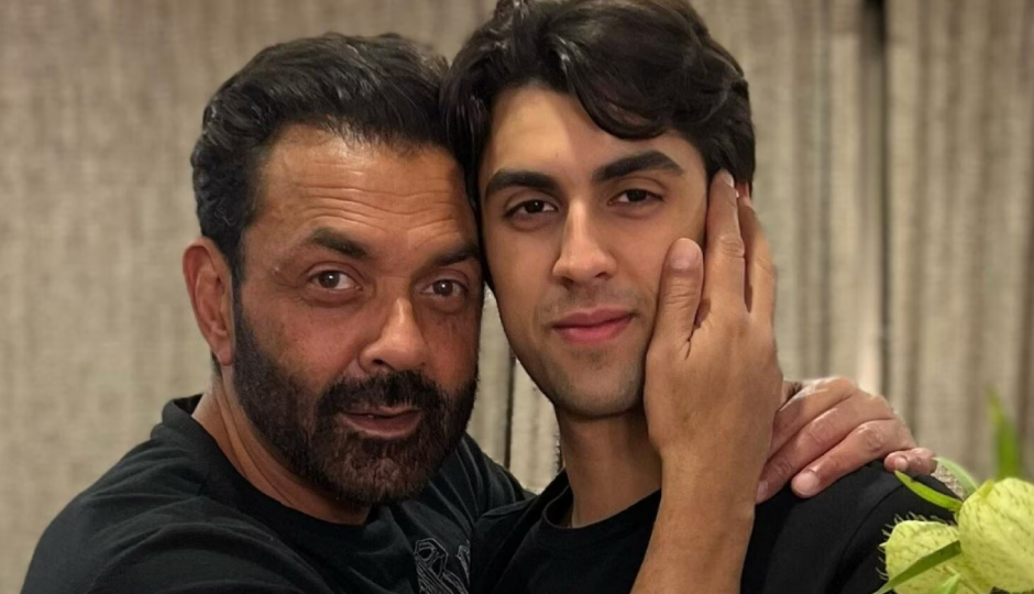 2 News : बॉबी ने बताया फार्म हाउस पर कौन रहता है धर्मेंद्र के साथ, अपने दोनों बेटों के करिअर को लेकर बोले ऐसा bobby deol,actor bobby deol,dharmendra,prakash kaur,sunny deol,dharmendra prakash kaur,Hema Malini,aryman,dharam