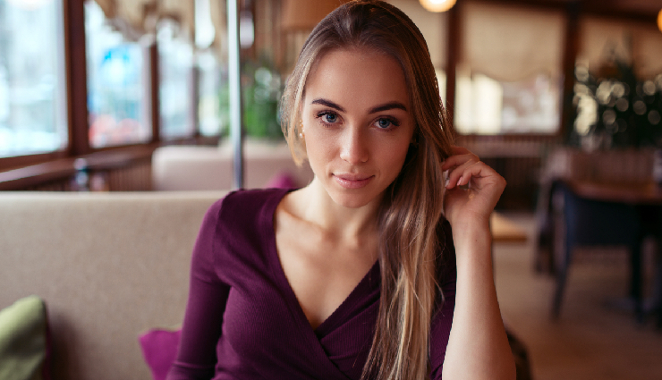 10 Body Language of a Girl, Guys Need To Watch Out For