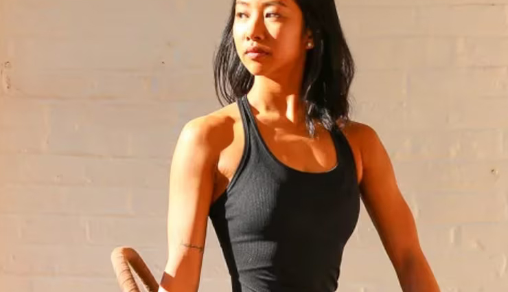 sitting cross-legged benefits,cross-legged posture health,sitting on floor for meals,digestion benefits sitting cross-legged,improve posture while eating,cross-legged circulation benefits,mindful eating practices,traditional eating postures,holistic health benefits of cross-legged sitting,cultural eating practices