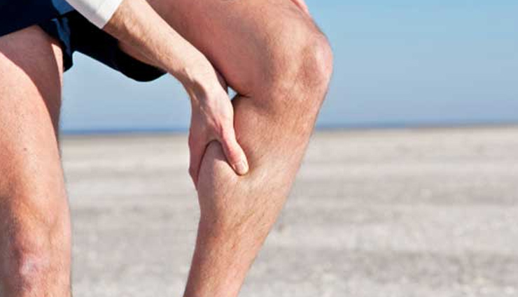 मांसपेशियों की कमजोरी दूर करता है शलभासन, जाने और फायदे