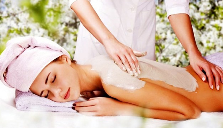 know what is body polishing do body polishing easily at home what are the benefits of body polishing,beauty tips,beauty hacks,simple beauty tips in hindi