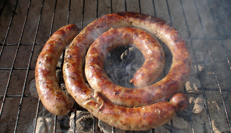 south african cuisine highlights,must-try dishes south africa,traditional south african food,authentic south african recipes,braai culture in south africa,bobotie recipe history,boerewors and pap tradition,chakalaka and pap pairing,potjiekos slow-cooked stew,south african dessert delights