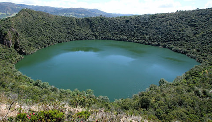 museo del oro,museo botero,cerro monserrate,bogota graffiti tour,andres carne de res,jardin botanico de bogota,la candelaria,santuario nuestra senora del carmen,laguna de guatavita,bogota,places to visit in bogota