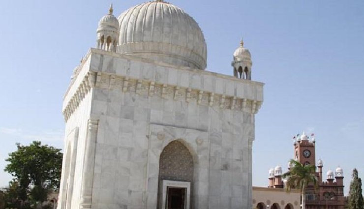 not to miss attractions in jamnagar,top places jamnagar,jamnagar tourism,lakhota lake,marine national park,bala hanuman temple,pratap vilas palace,khijadiya bird sanctuary,pirotan island,darbargadh palace,ratan bai masjid,willingdon crescent,bohra hajira,jamnagar travel guide,things to do in jamnagar,best places in jamnagar