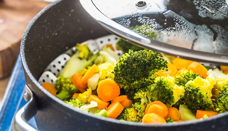 healthy food swaps for weight loss,easy food swaps to cut calories,low calorie food alternatives,smart eating tips,healthy diet changes,weight loss food tips,calorie-saving food swaps,nutritious food replacements,food swap ideas for healthy eating,how to eat less without dieting